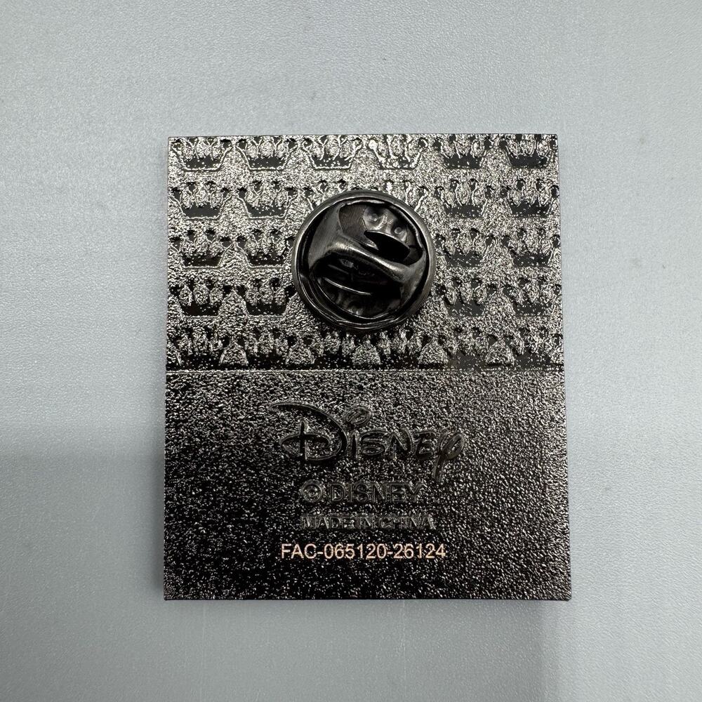 Loungefly Disney Yearbook Portrait Blind Enamel Pins FULL SET OF 6 New Open Box - Picture 11 of 15